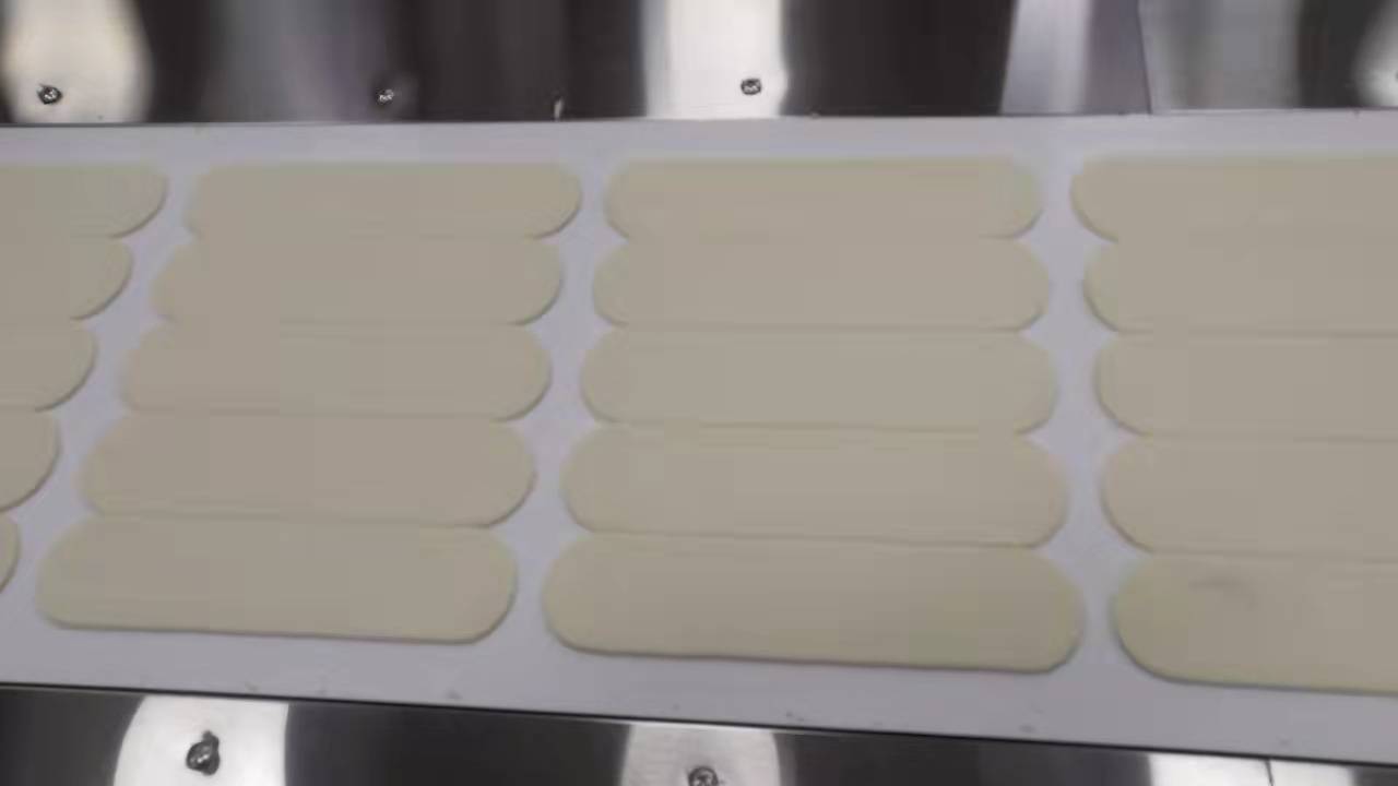 機器生產(chǎn)的燴面片 燴面機生產(chǎn)的燴面片